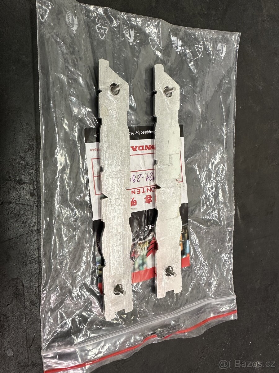 Znaky nádrže Honda CB 750 - 3