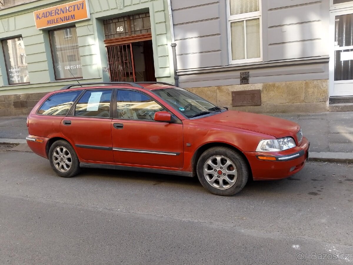 Prodám auto VOLVO V40 - 3
