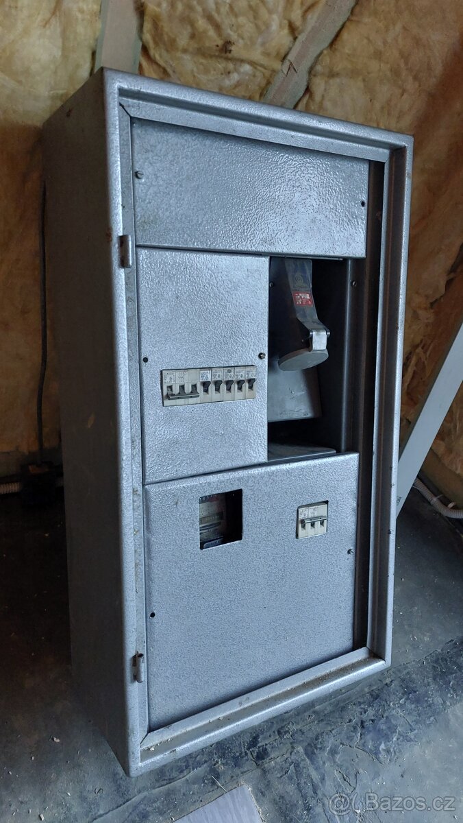 Plechový rozvaděč vč. zásuvky 380V - 3