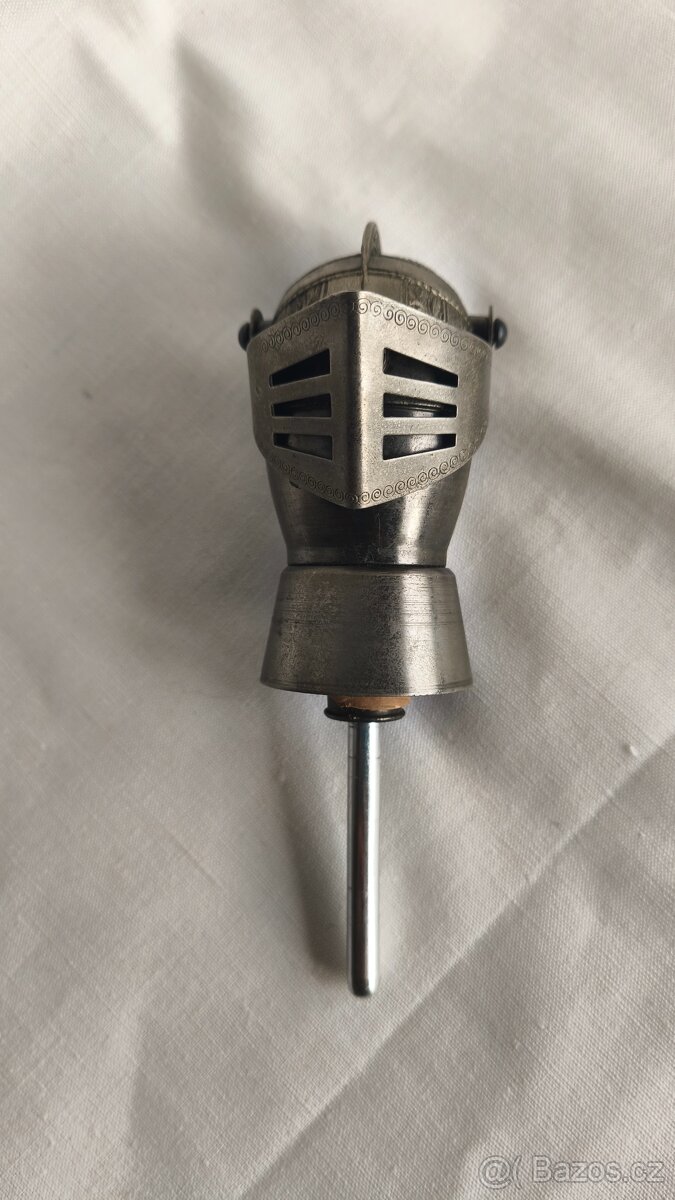 vintage nálevka na víno a vývrtka - 3