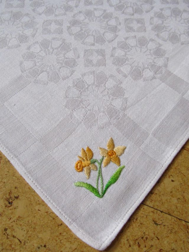 Bílé vintage plátěné ubrousky s ruční výšivkou 6 ks - 3