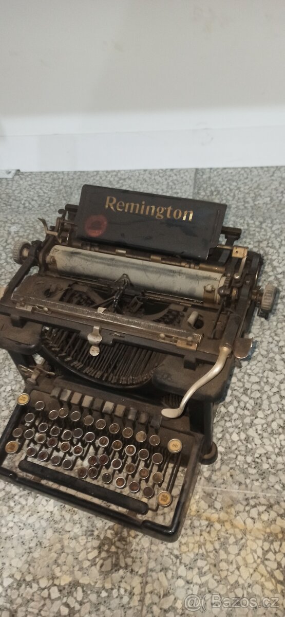 Prodám starý psací stroj Remington - 3