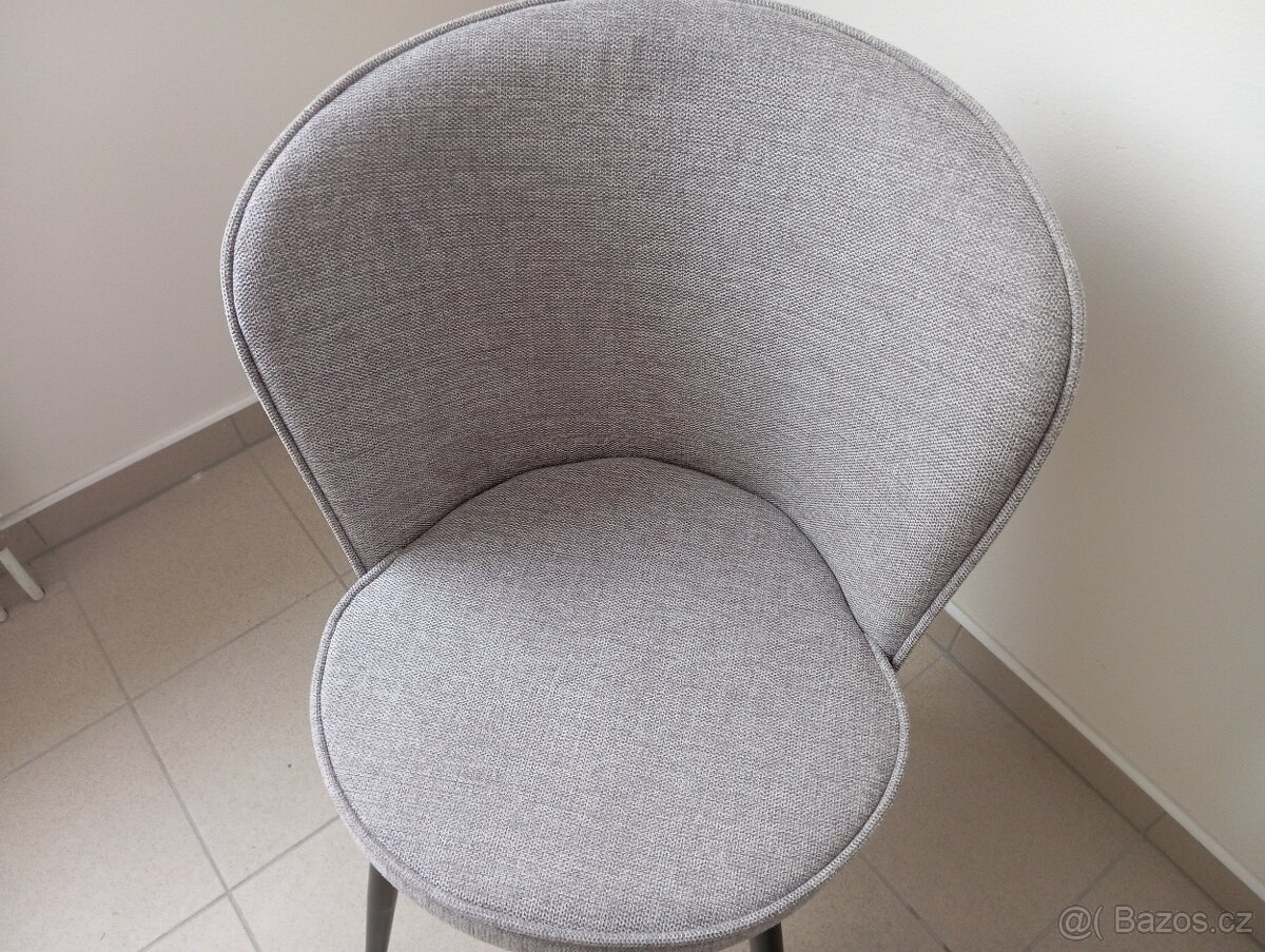 Šedá křesílka - 3