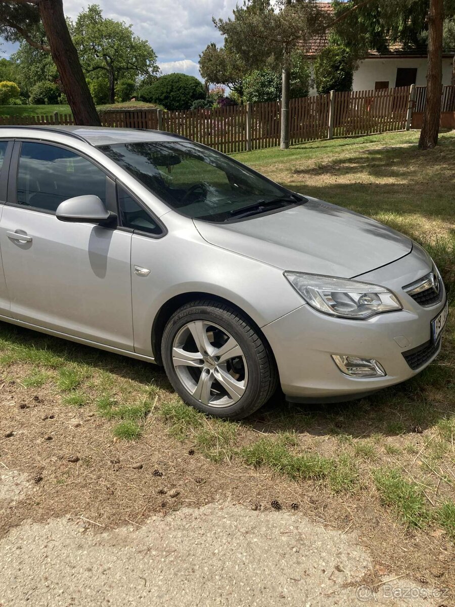 Opel Astra J SportsTourer - 3