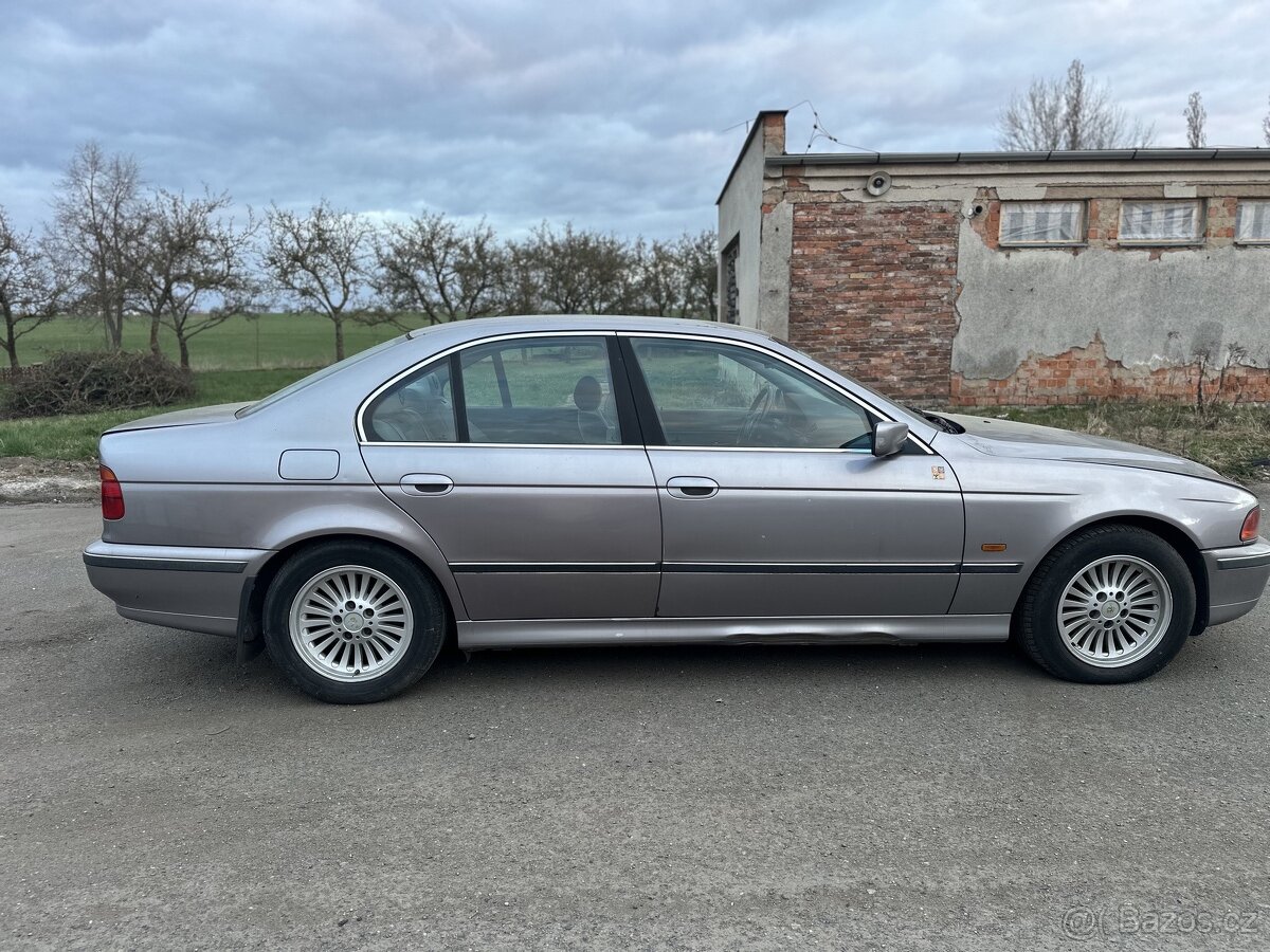 BMW E39 bez motoru - 3