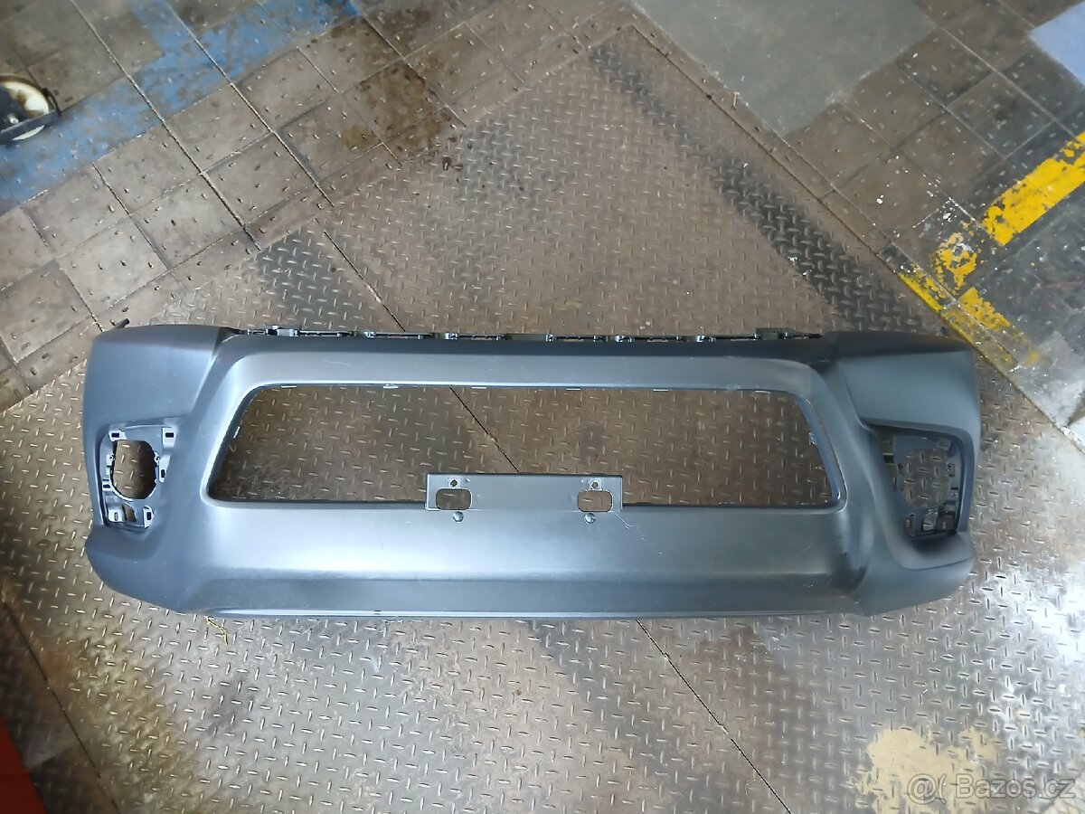 Toyota Hilux přední nárazník