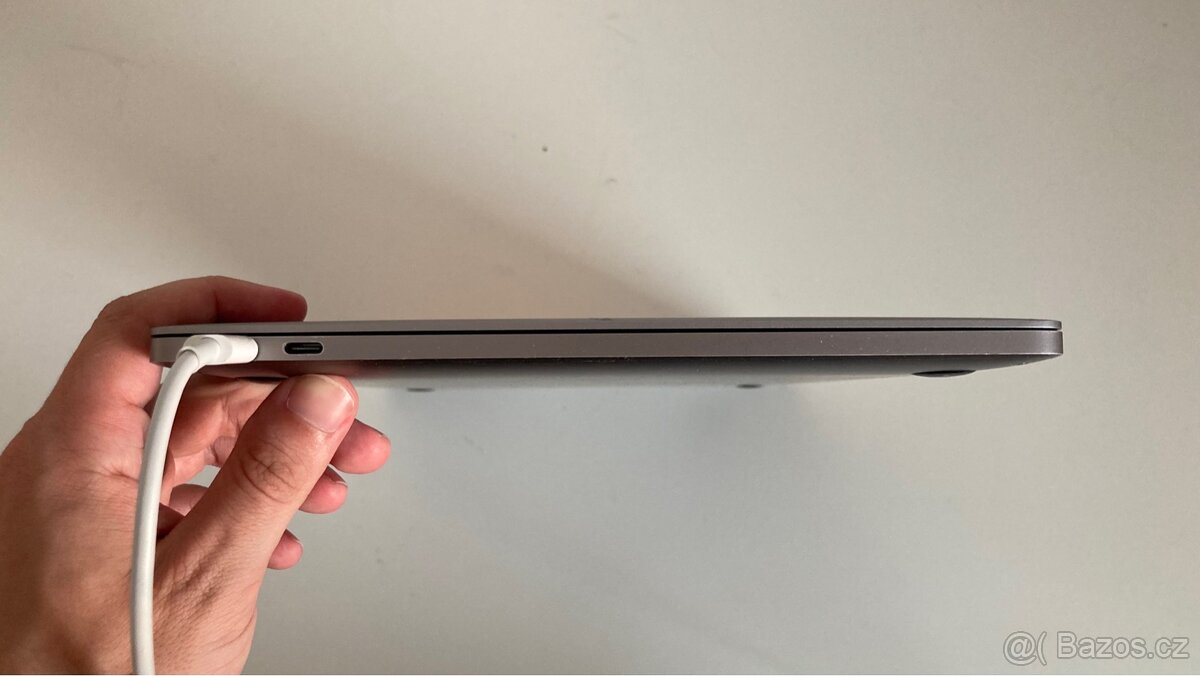 Macbook Pro 13” 2017, 75 cyklů baterie - 3