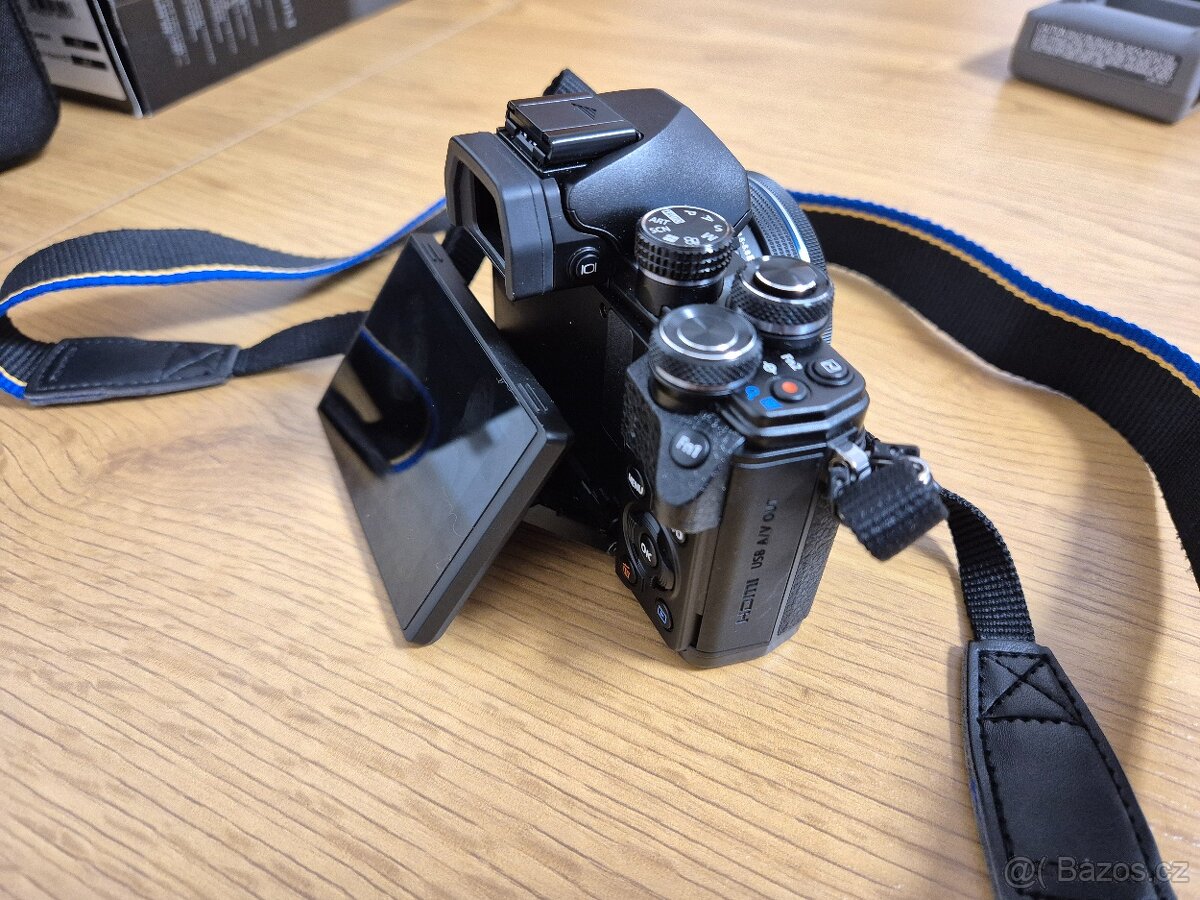 TOP set Olympus OM-D E-M10 Mark II (2x baterie, brašna Lowep - 3