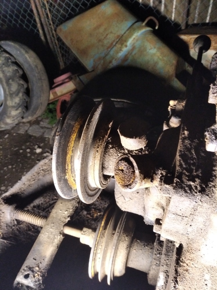 Prodám vodní pumpu na ZETOR25 - 3