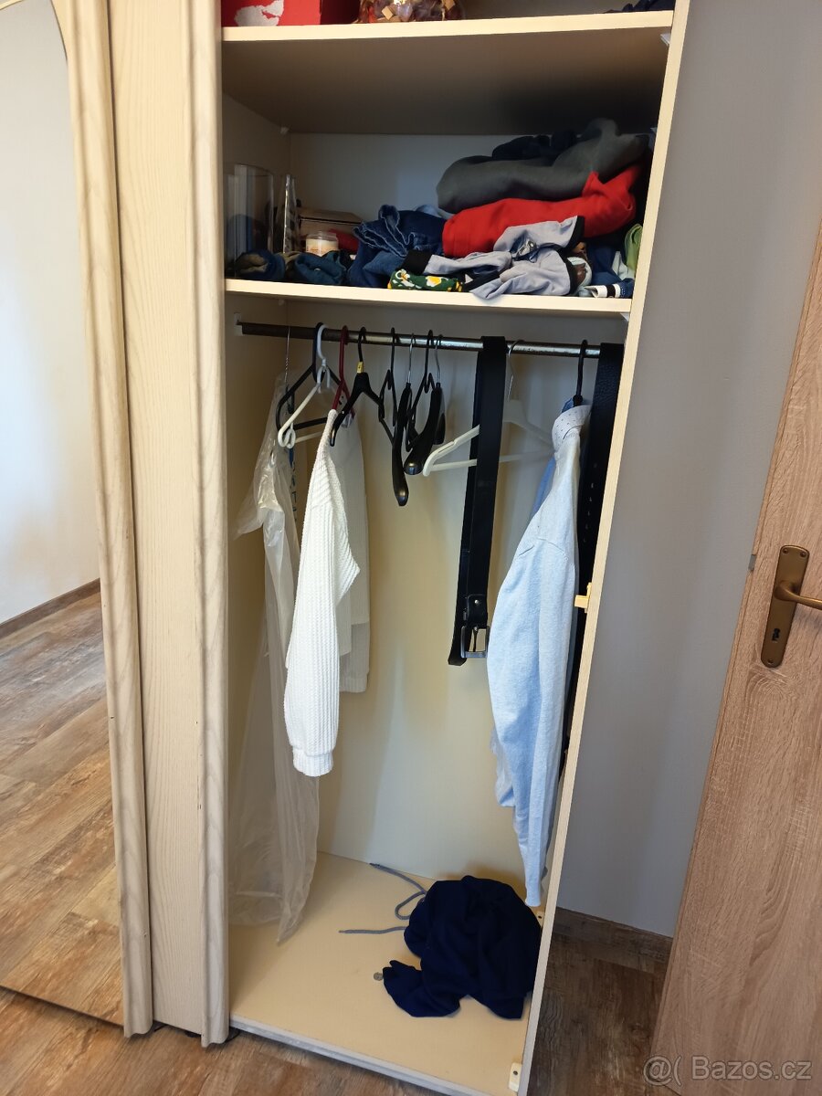 Velká šatní skříň se zrcadlem - 3