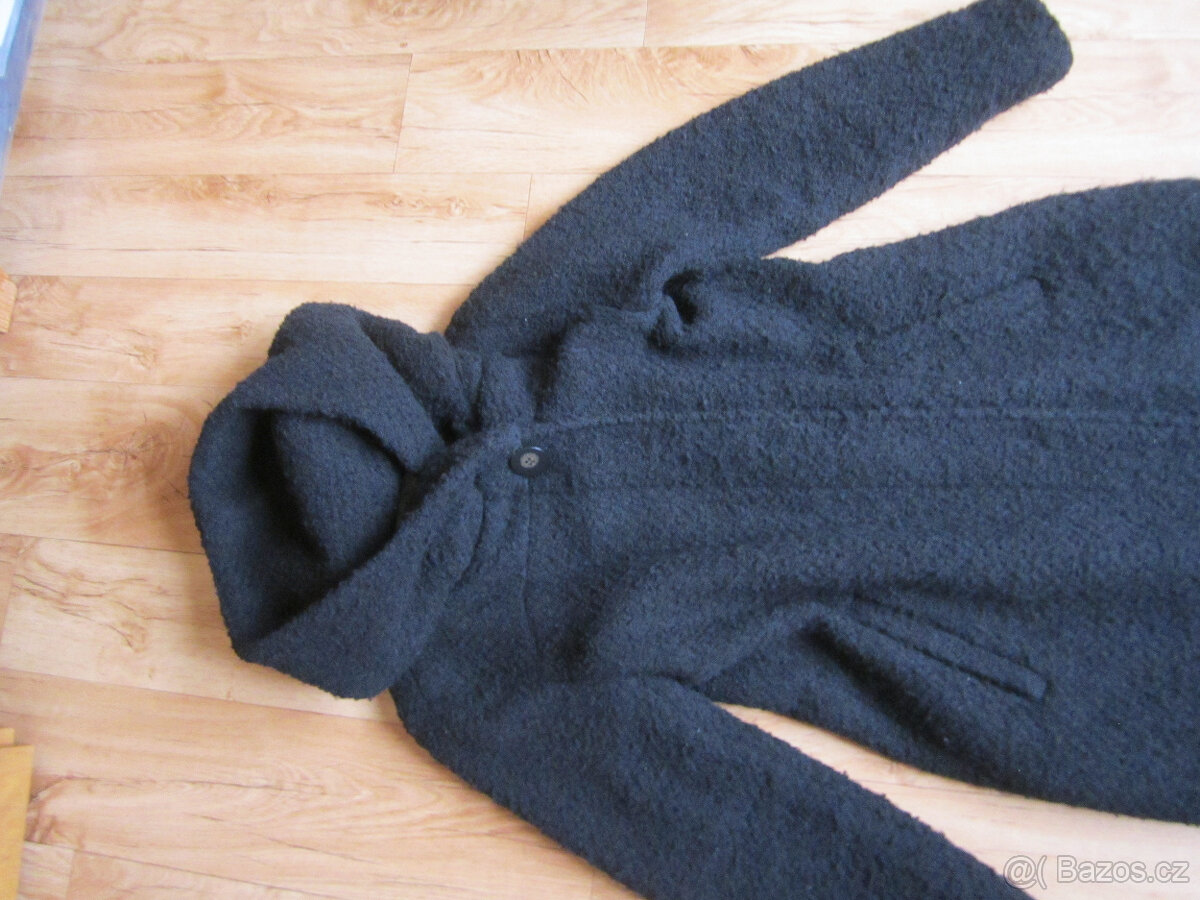 Černý zimní kabát vel. M/L/XL, zapínání na patentky - 3