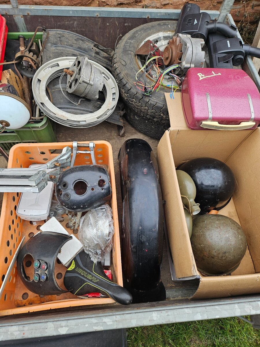 Konvolut dílů auto moto - 3