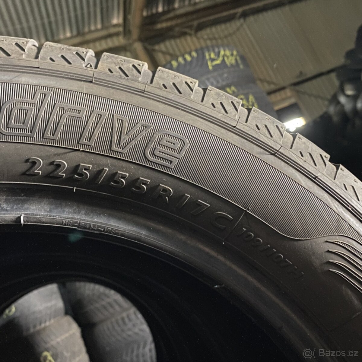Zimní pneu 225/55 R17C 109/107H Dunlop 7,5mm - 3