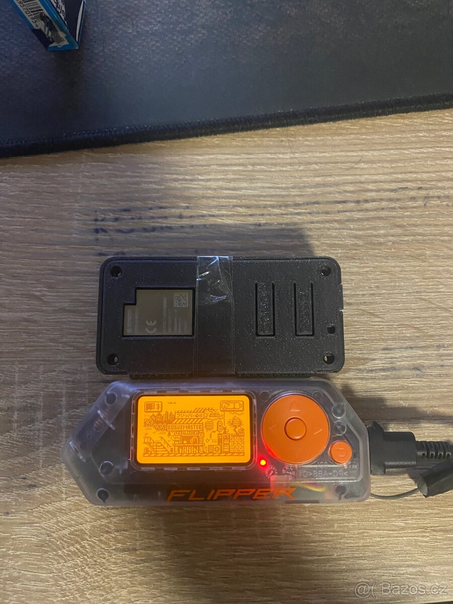 Flipper zero s příslušenstvím - 3