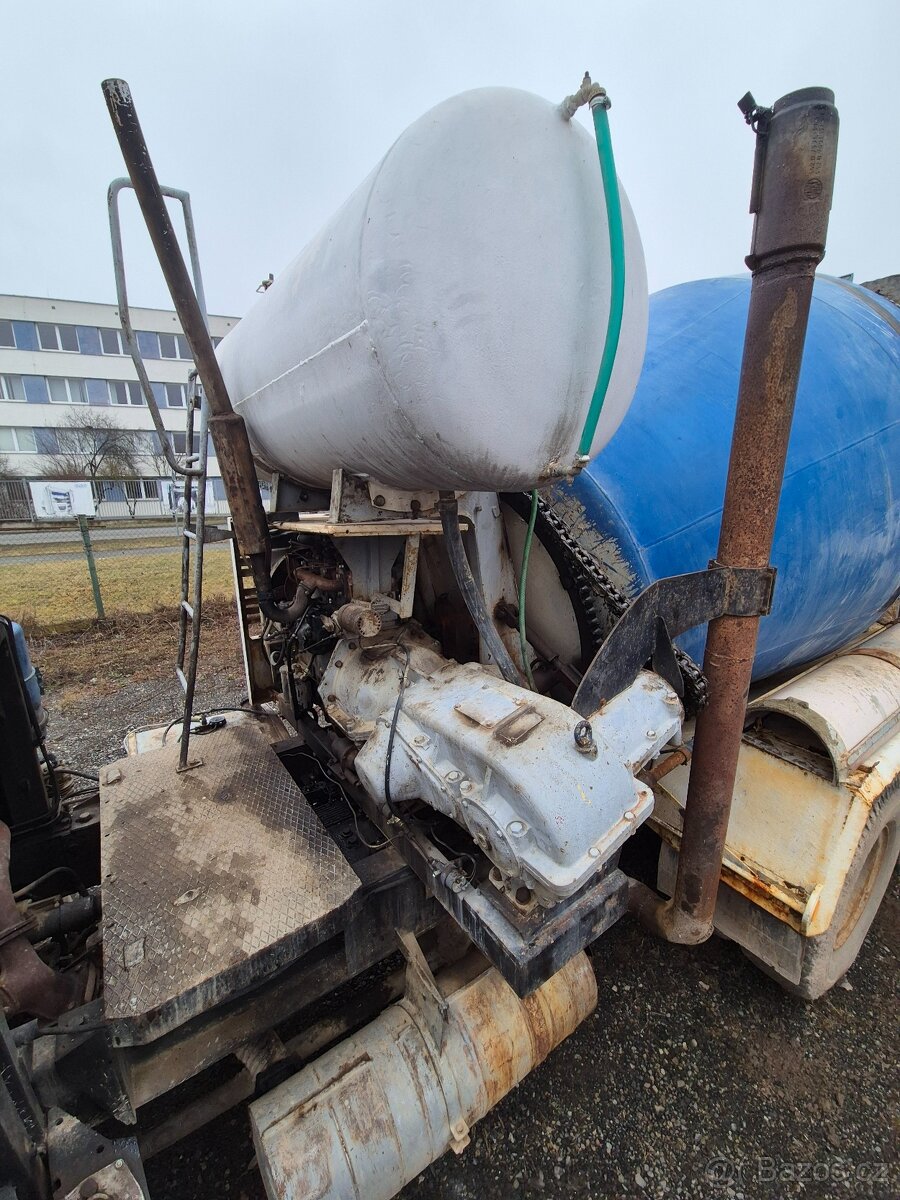 Tatra T 815 domíchávač betonu - 3