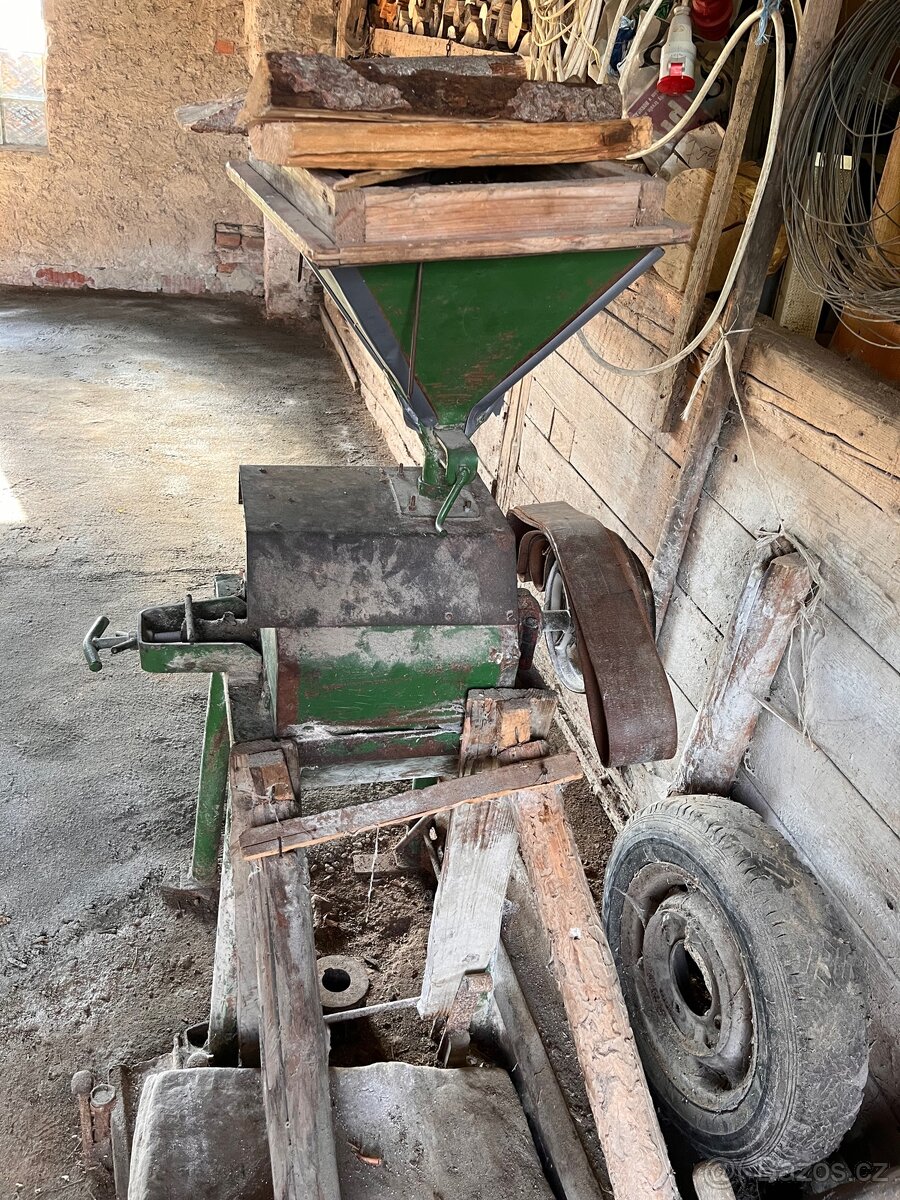 Šroťák obilí s motorem 7,5 kw - 3