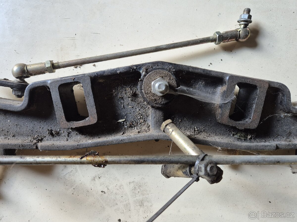 Litinová přední náprava na traktůrek. - 3