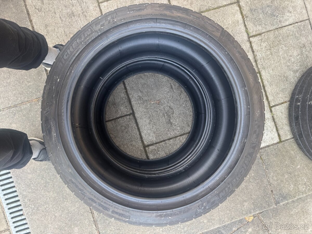 Dvě letní pneu 295/35/19 Michelin - 3