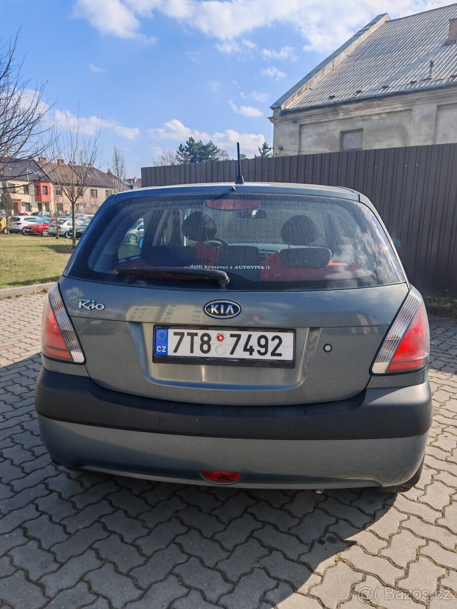 Kia Rio - 3