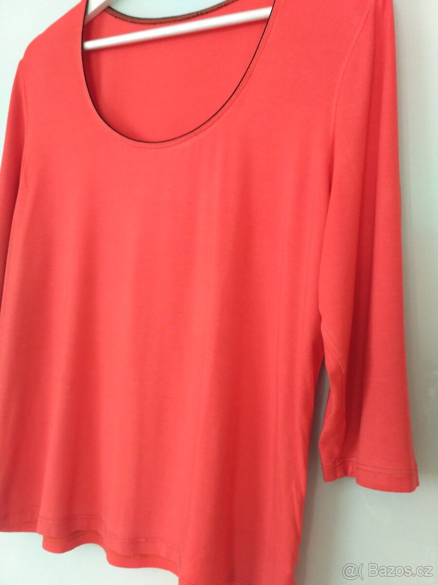 Halenka s hlubokým kulatým výstřihem - 3