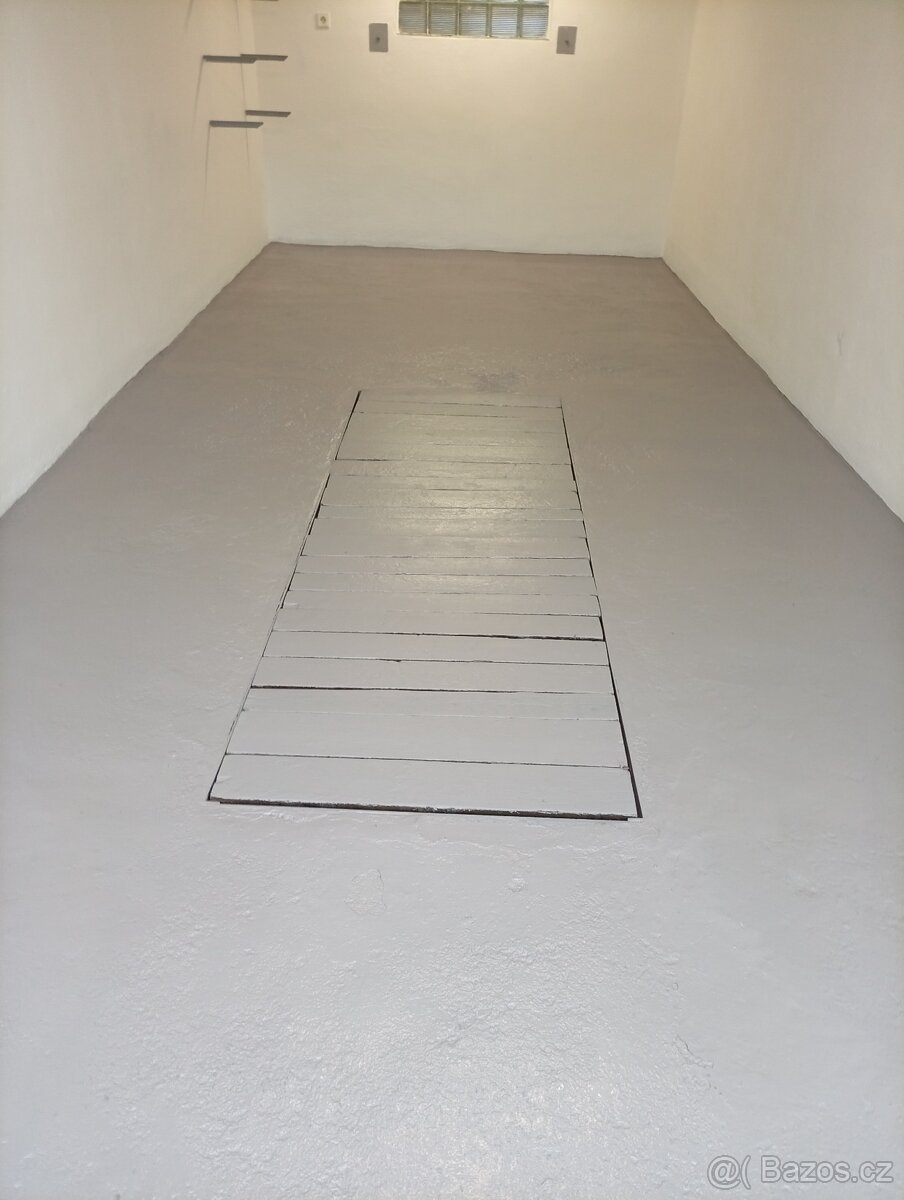 Pronájem garáž v Uh. Brodě u ČSAD - 3
