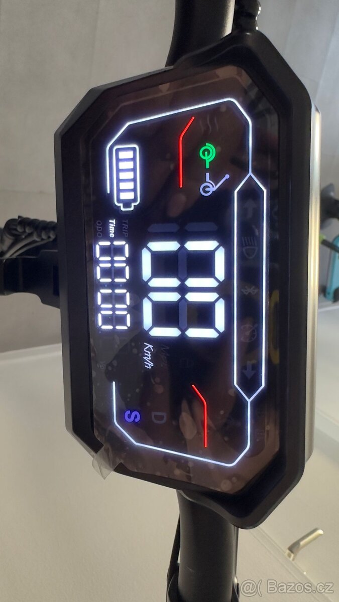 Elektrická koloběžka GMAX 1000 - 3