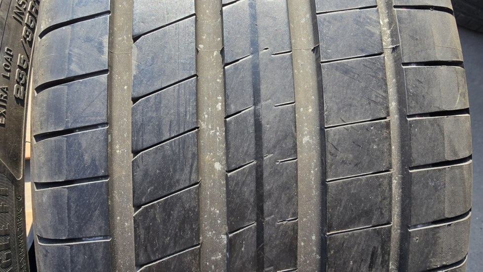 Letní pneu 235/35/19 Good Year - 3