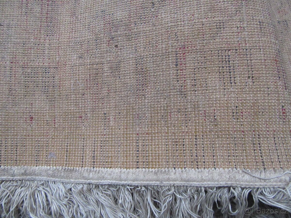 Nabízím krásně ornamentálně zdobený perský koberec. Přírodní - 3