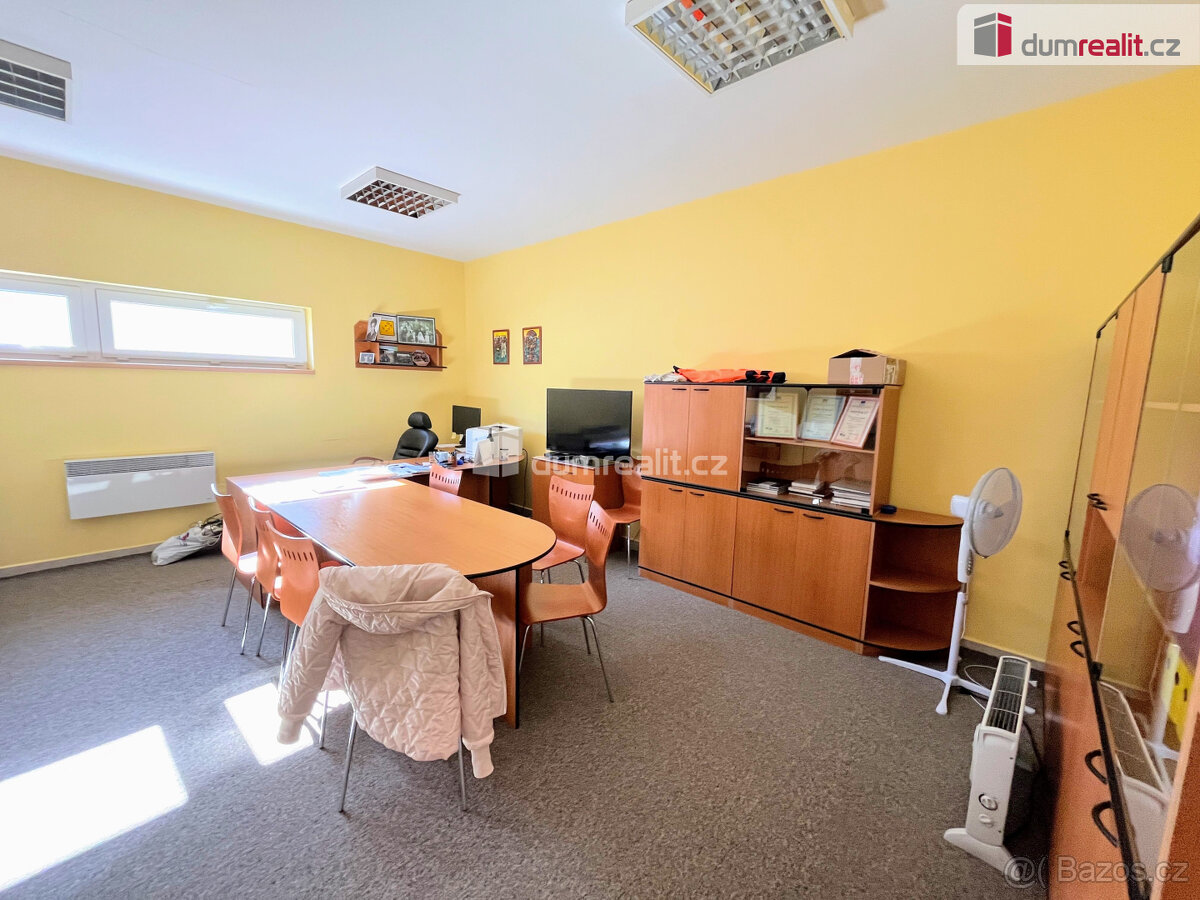Pronájem komerčních prostor o výměře 822 m2: sklady, garáže, - 3