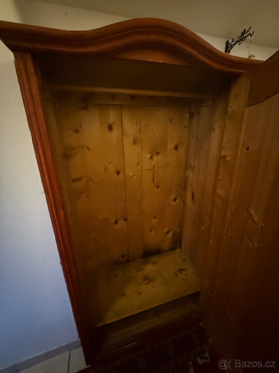 Starožitná šatní skříň - 3
