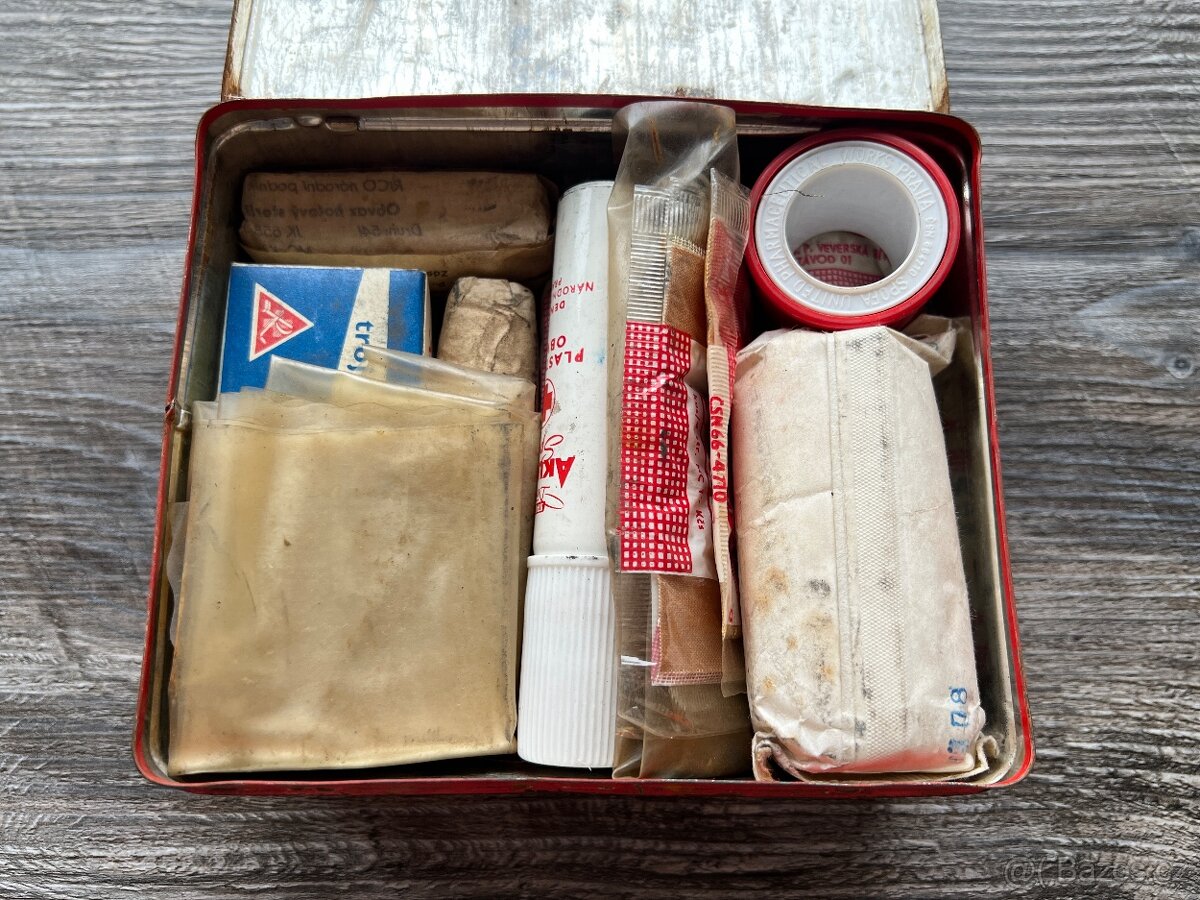 SANITAS - AUTO dobová lékárnička ( včetně obsahu ) - 3