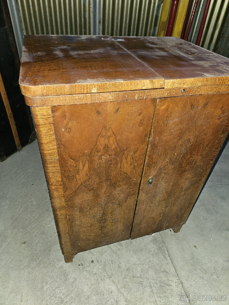 starožitný šicí stroj - 3