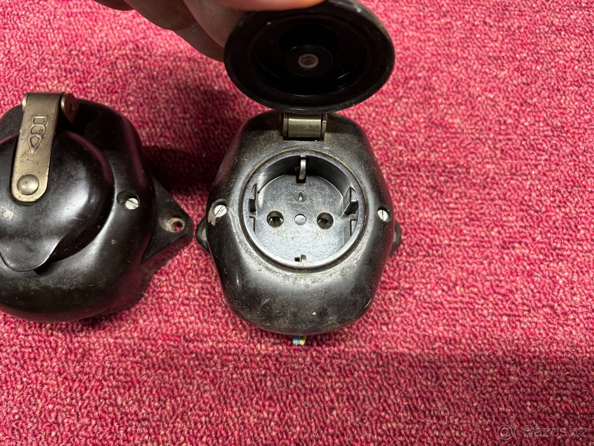 Staré bakelitové zásuvky - 3