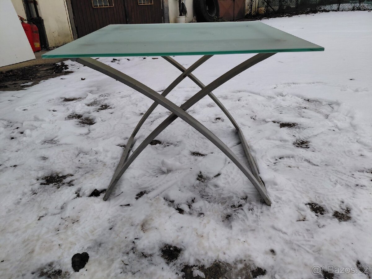Kovový stul - 3