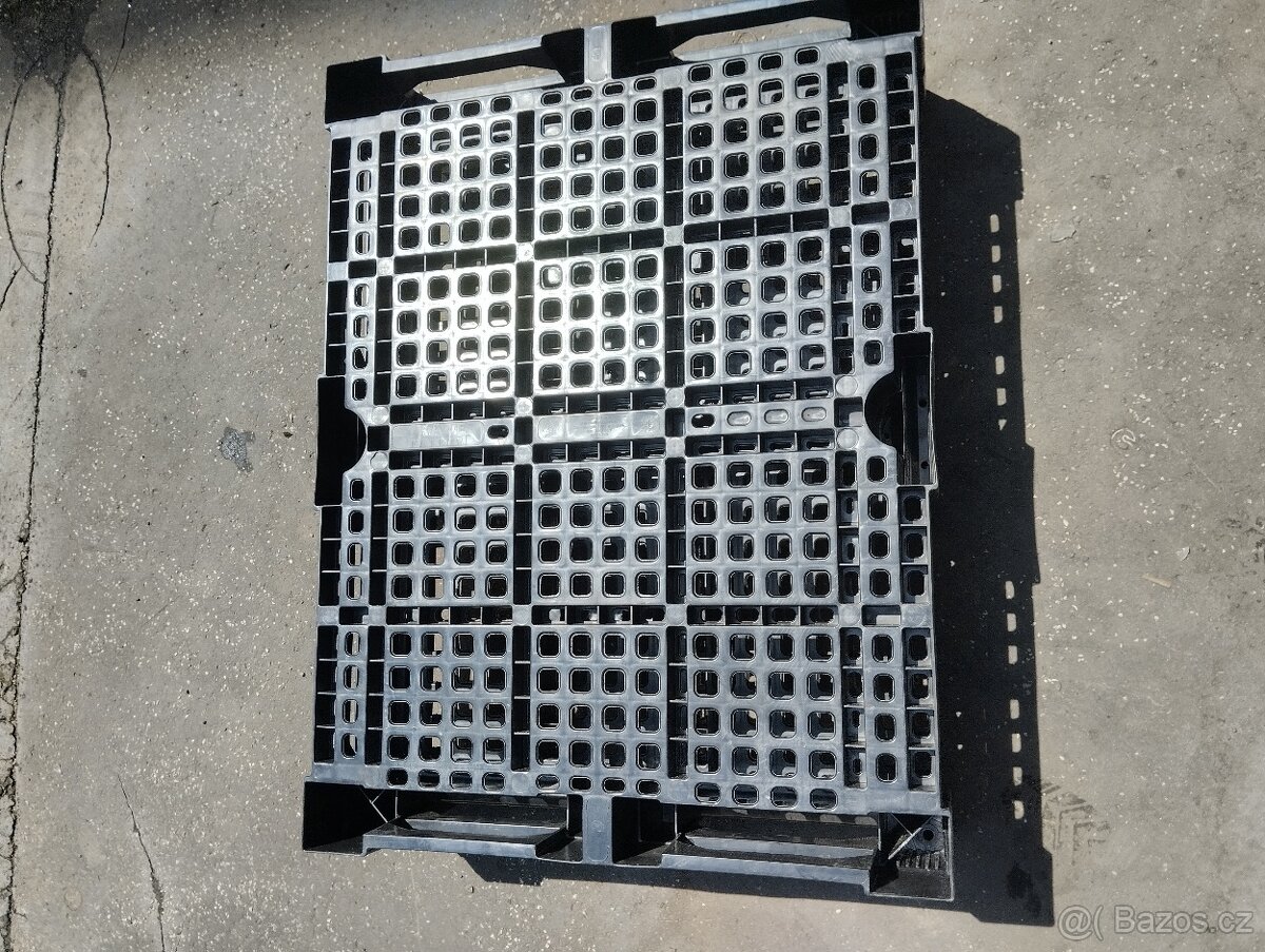 Plastové 1/2 palety - 3