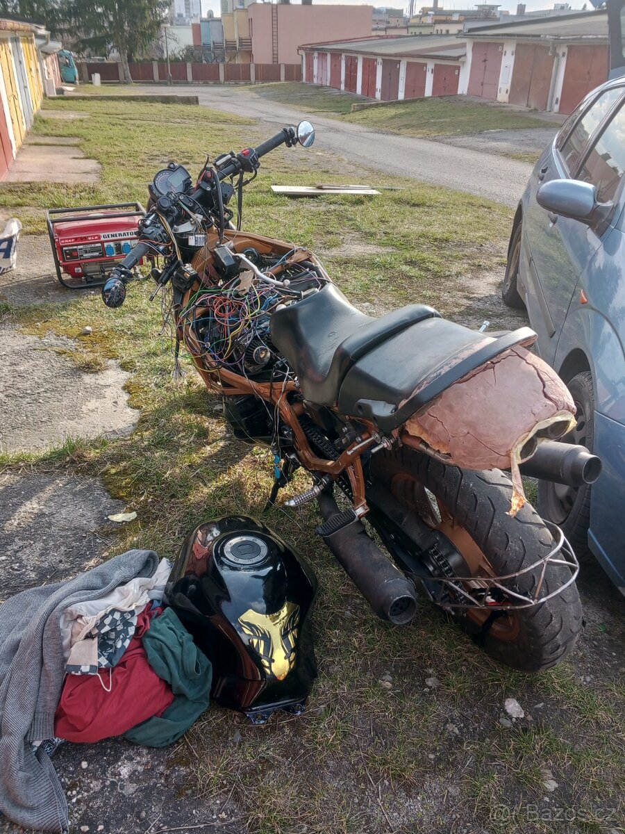 Suzuki GSX 600 - 3
