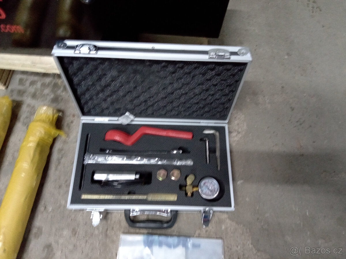 bourací kladivo na bagr JCB 3CX - 3