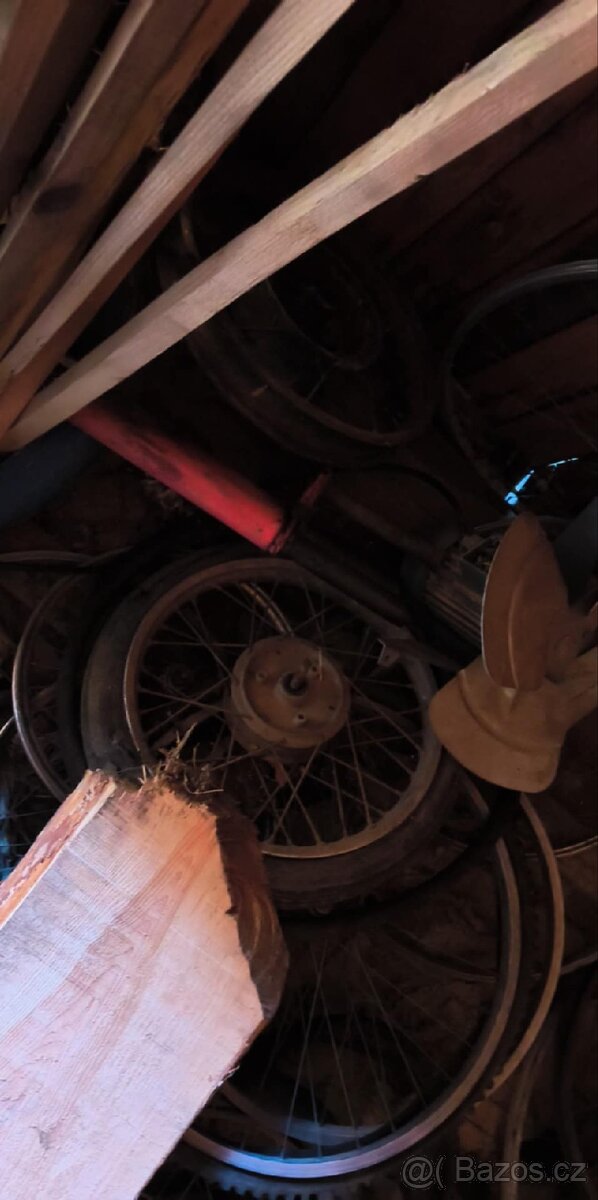 Dobrý den prodám mix dílů na značku jawu 250 kýváčku - 3