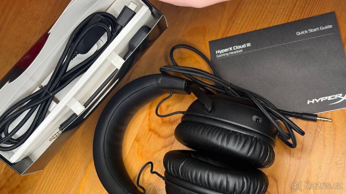 Herní sluchátka HyperX Cloud III Black - 3
