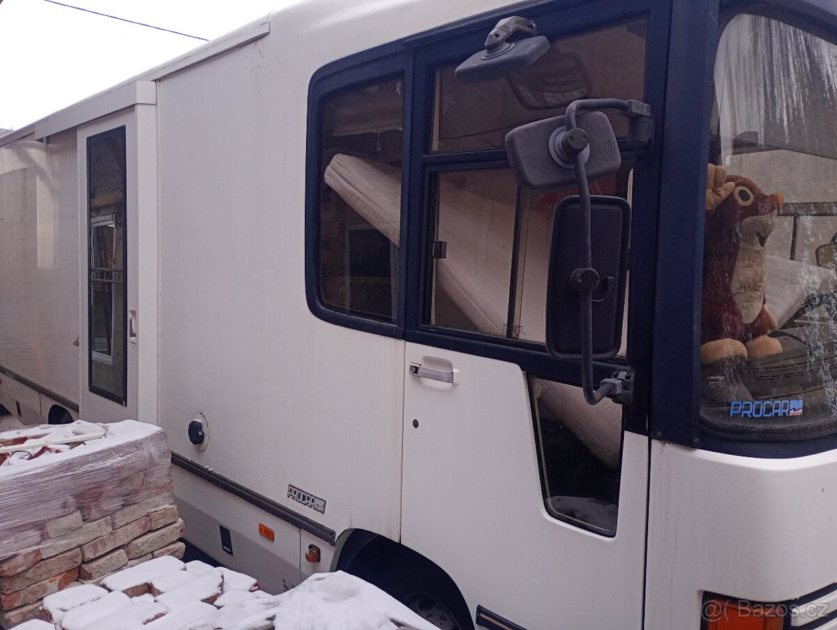 Obytný automobil - speciál Renault. - 3