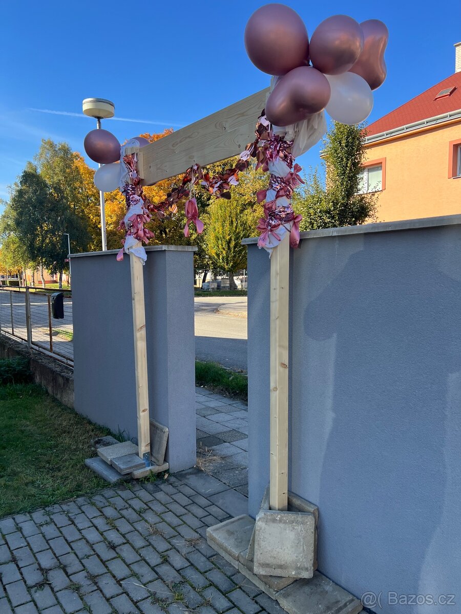 Slavobrána Holešov samo stojící - 3