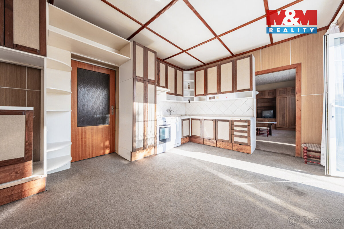 Prodej rodinného domu 8+1, 2873 m² Račetice - 3