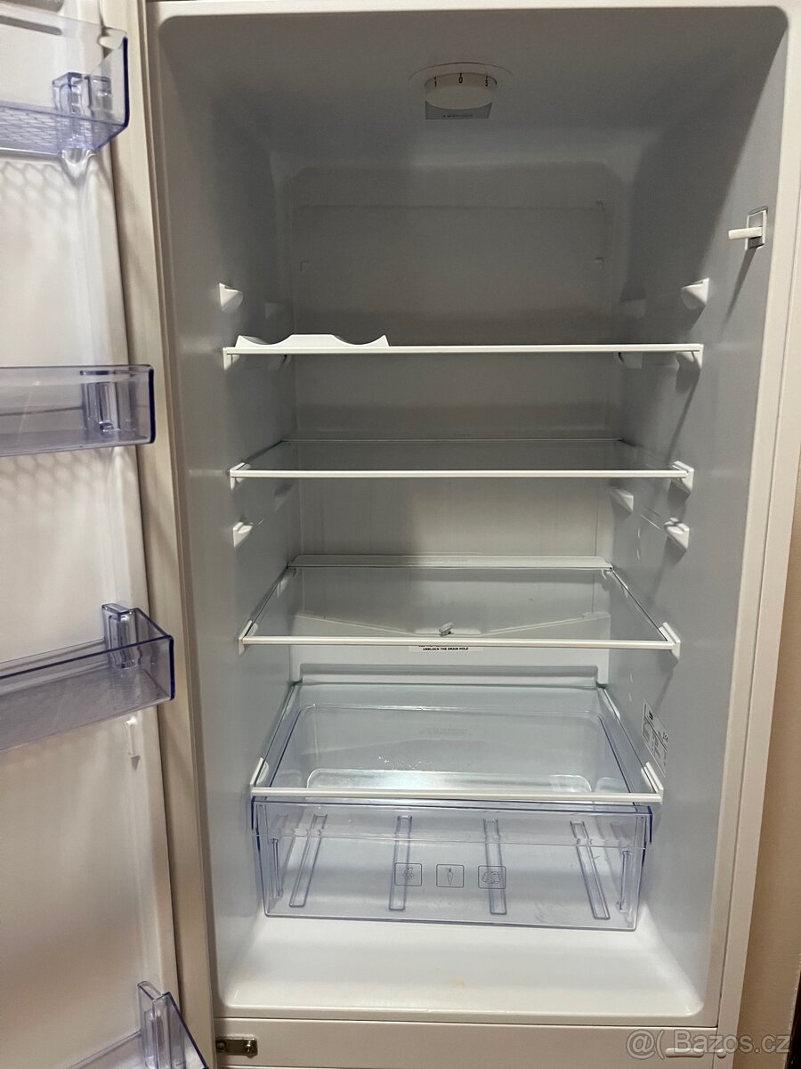 Lednice s mrazákem Beko - 3