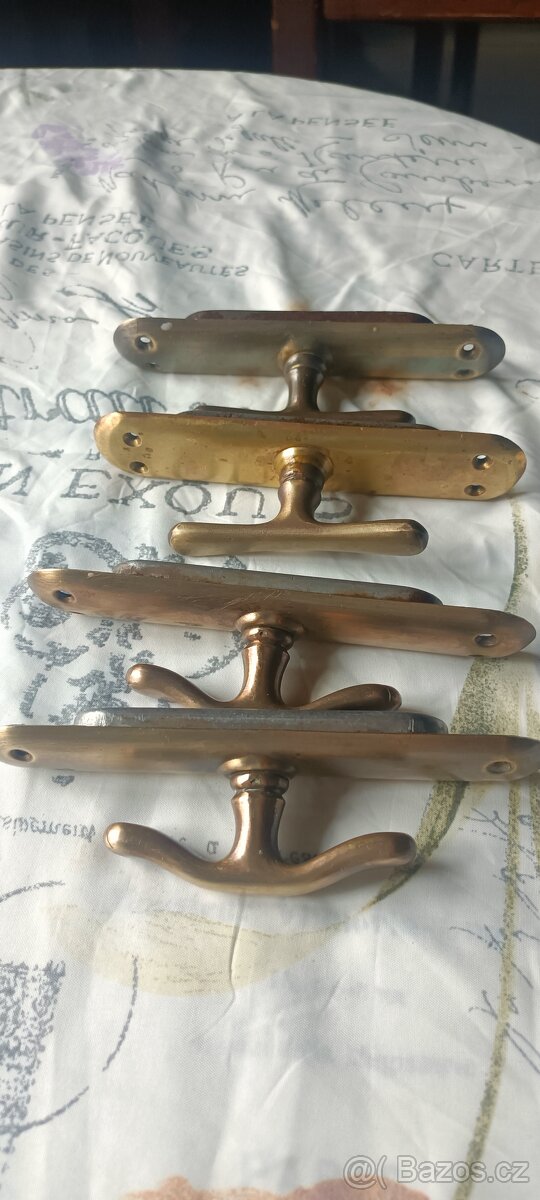 Mosazné kování , rozvorové,na okna. - 3