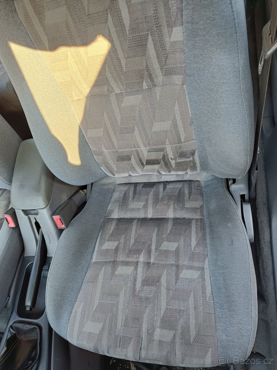 Mazda 626 GE sedačky - 3