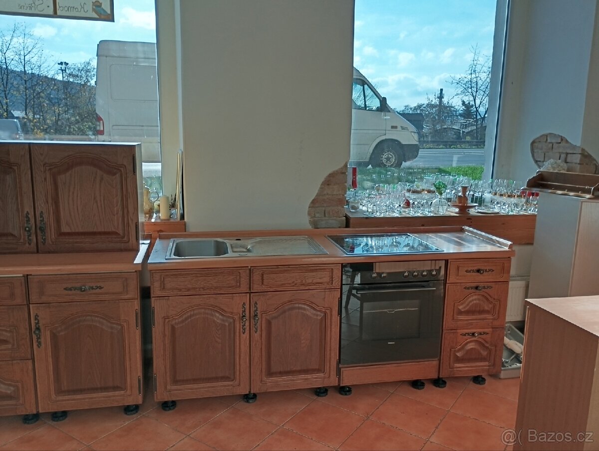 Rustikální kuchyňská linka/kuchyně dřevěná, masivní - 3