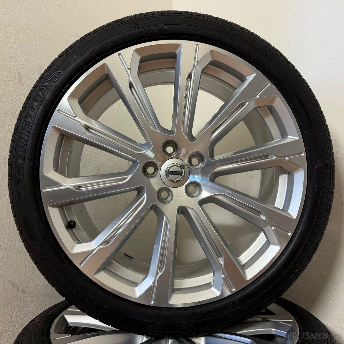 VOLVO V90 5x108 R20 ET42,5+LETNÍ 245/40R20 7,5mm - 3