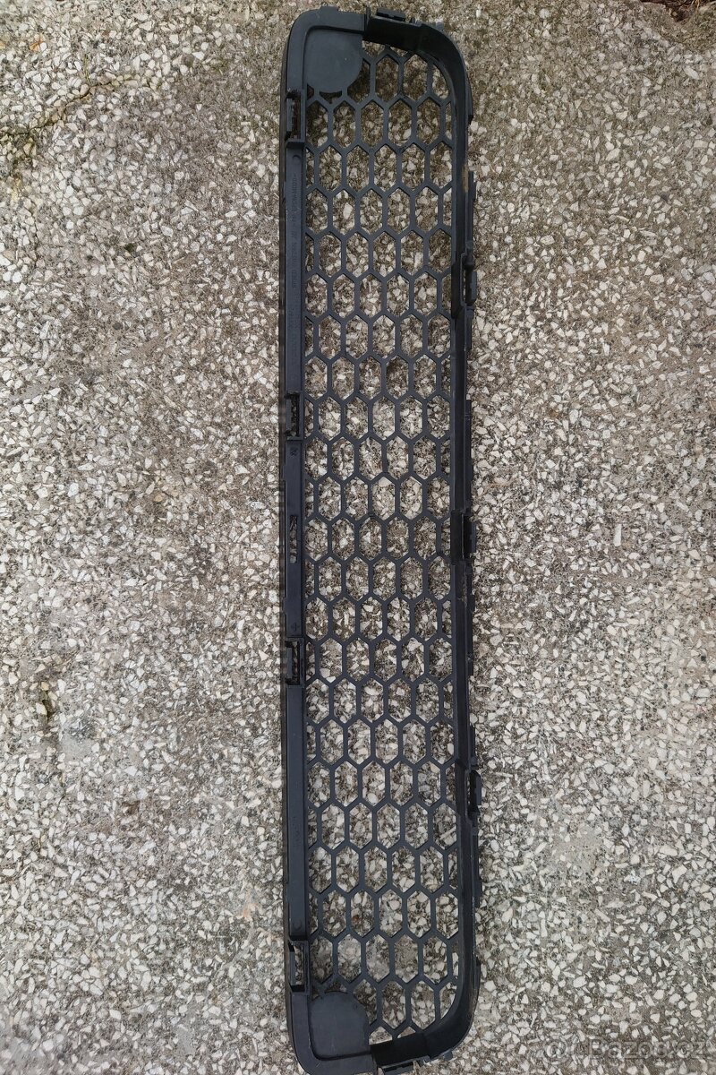 Volvo S80 - středová mřížka předního nárazníku - 3