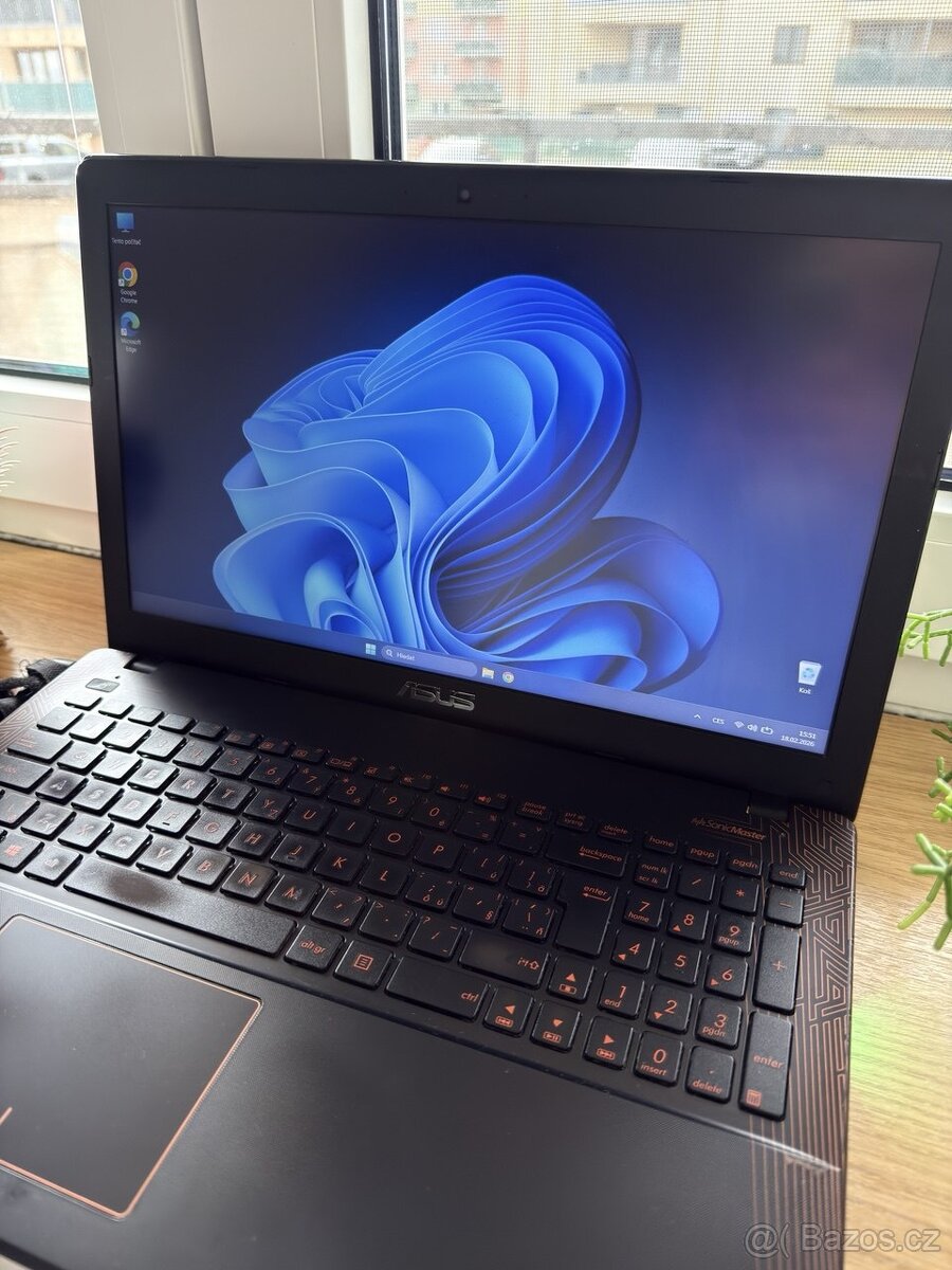 Prodám herní notebook Asus F550 - 3