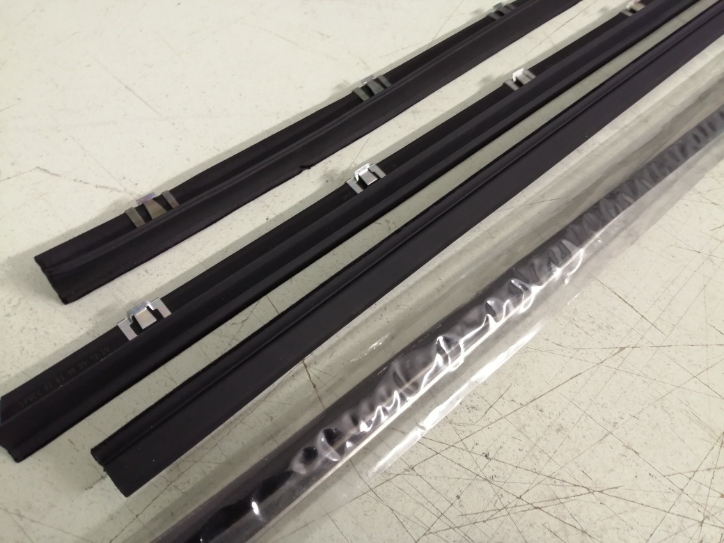 Těsnění skla Suzuki Samurai. - 3